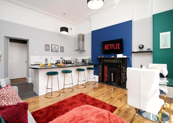 Sleek And Stylish 2 Bed In Clifton - Garden