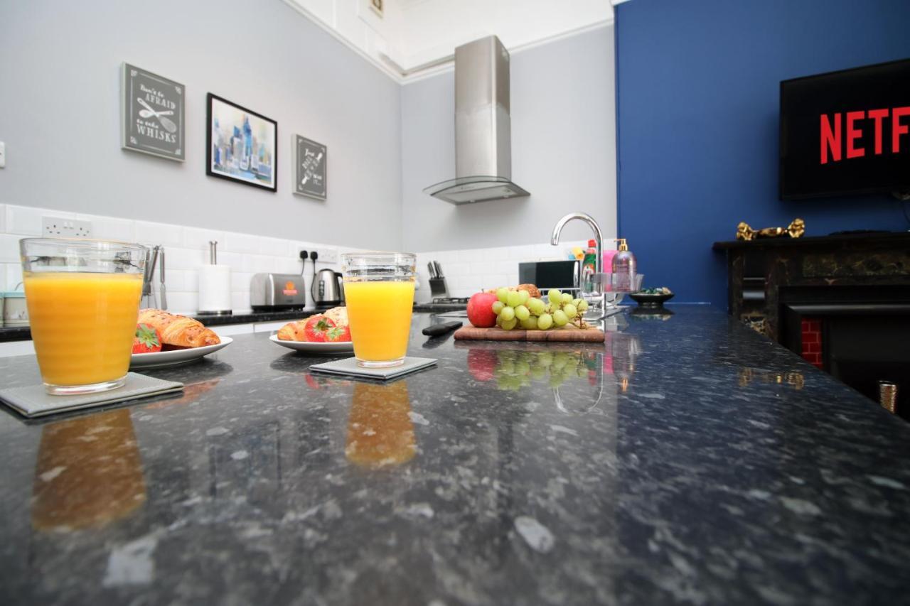 Sleek And Stylish 2 Bed In Clifton - Garden Apartment Bristol