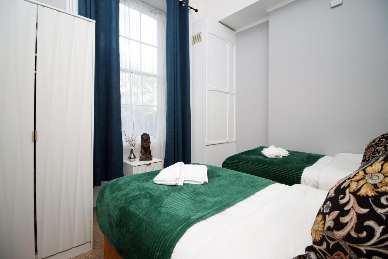Sleek And Stylish 2 Bed In Clifton - Garden *