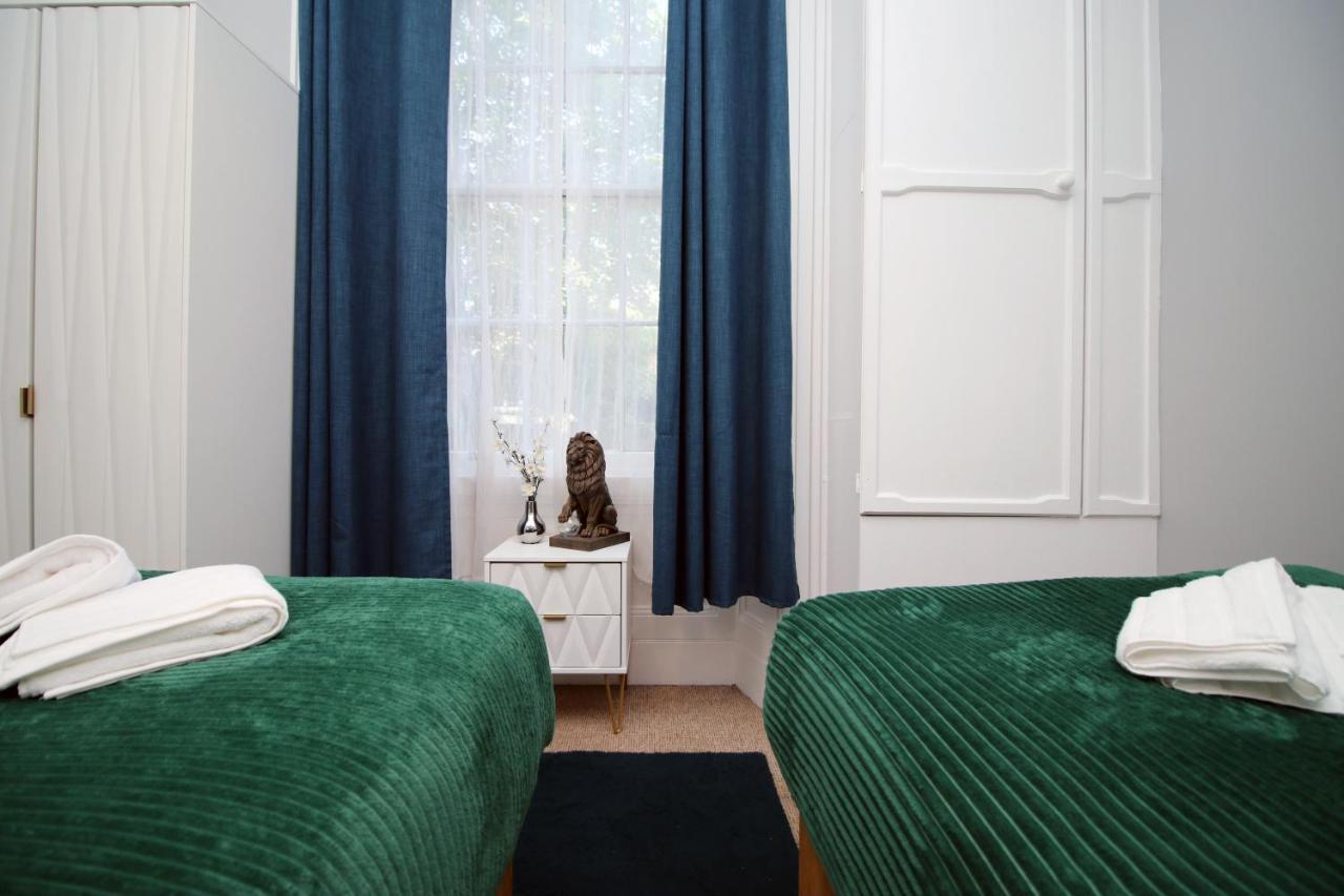 Sleek And Stylish 2 Bed In Clifton - Garden Apartment