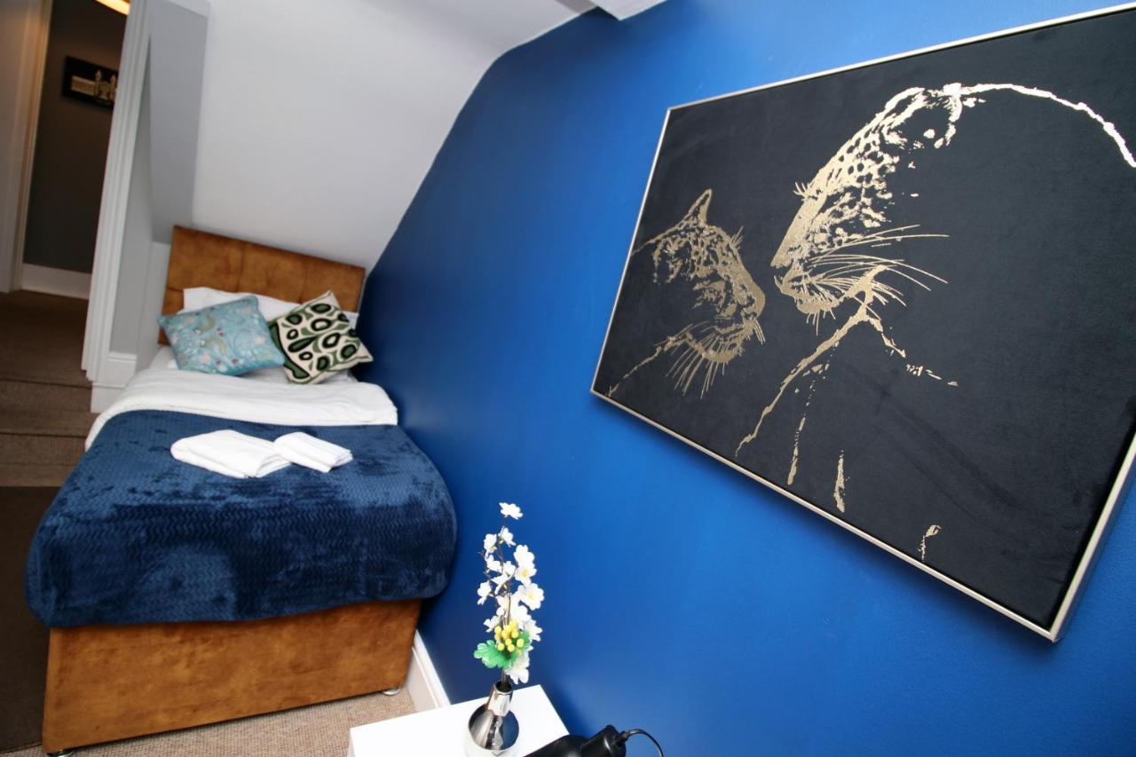Sleek And Stylish 2 Bed In Clifton - Garden *