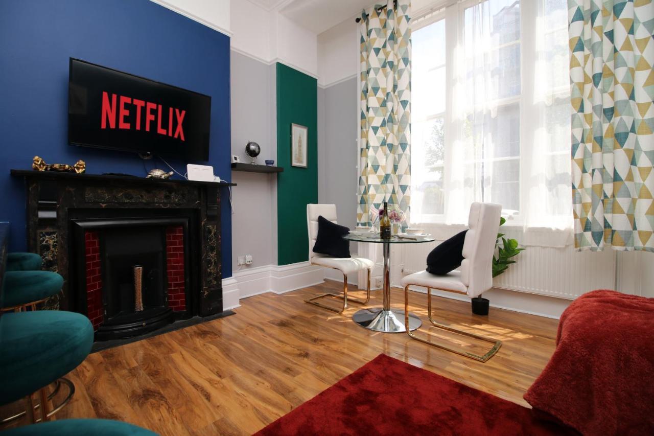 Sleek And Stylish 2 Bed In Clifton - Garden Apartment