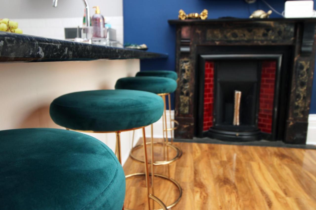 Sleek And Stylish 2 Bed In Clifton - Garden Apartment Bristol