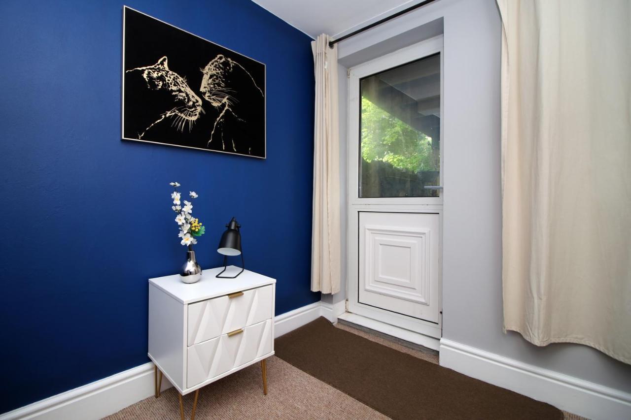 Sleek And Stylish 2 Bed In Clifton - Garden
