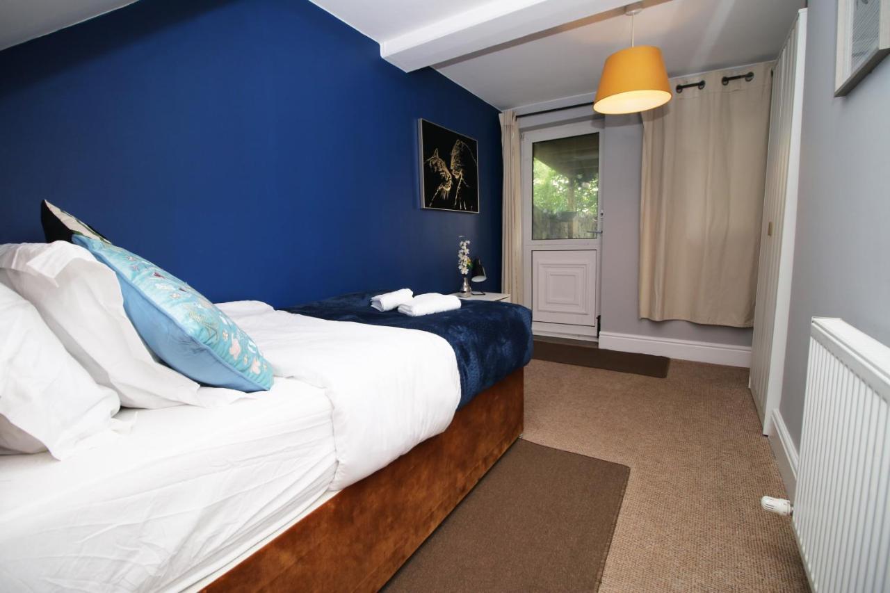 Sleek And Stylish 2 Bed In Clifton - Garden Apartment Bristol